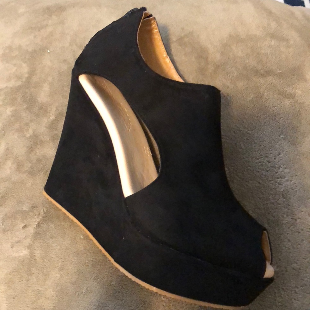 Peep-toe wedges.